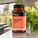 Botella con suplementos en pastillas de cúrcuma + pimienta negra