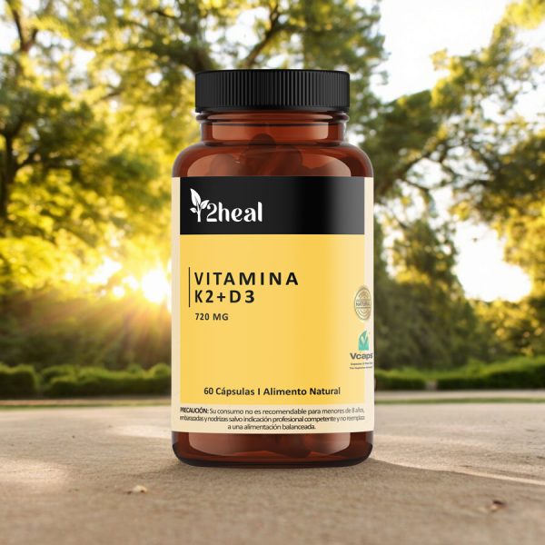 Botella con suplementos en pastillas de vitamina K2 y D3
